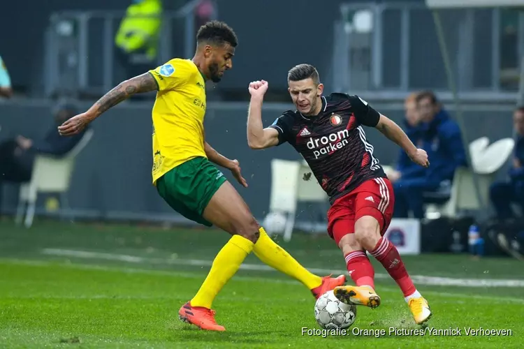 Feyenoord met tien man op karakter langs Fortuna Sittard