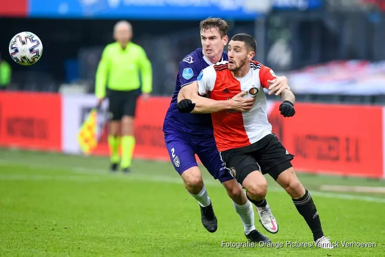 Feyenoord niet langs tien man van Heracles