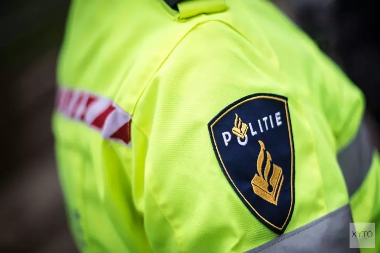 Gezochte bestuurder bestelbus meldt zich na inrijden op agenten