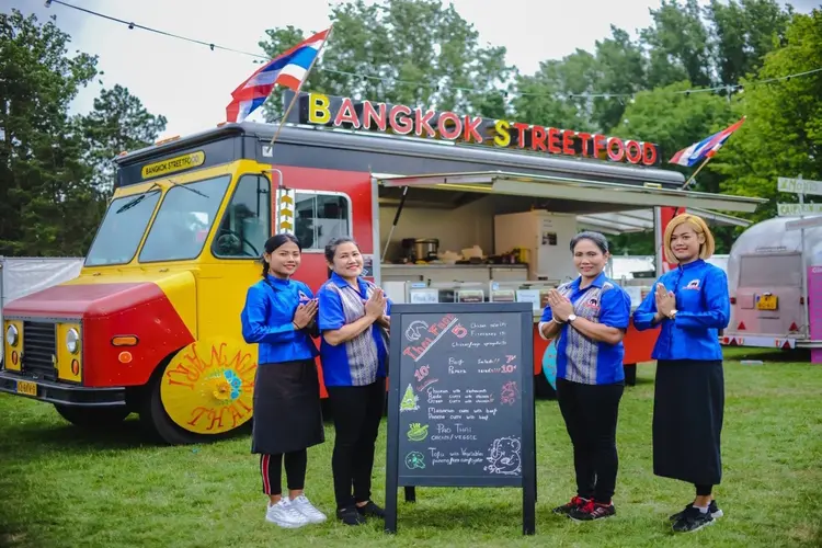 Foodtruckfestival HOPPAAA! met goed gevulde borrelplanken en kwaliteitswijnen in het Twistvlietpark, Zwolle